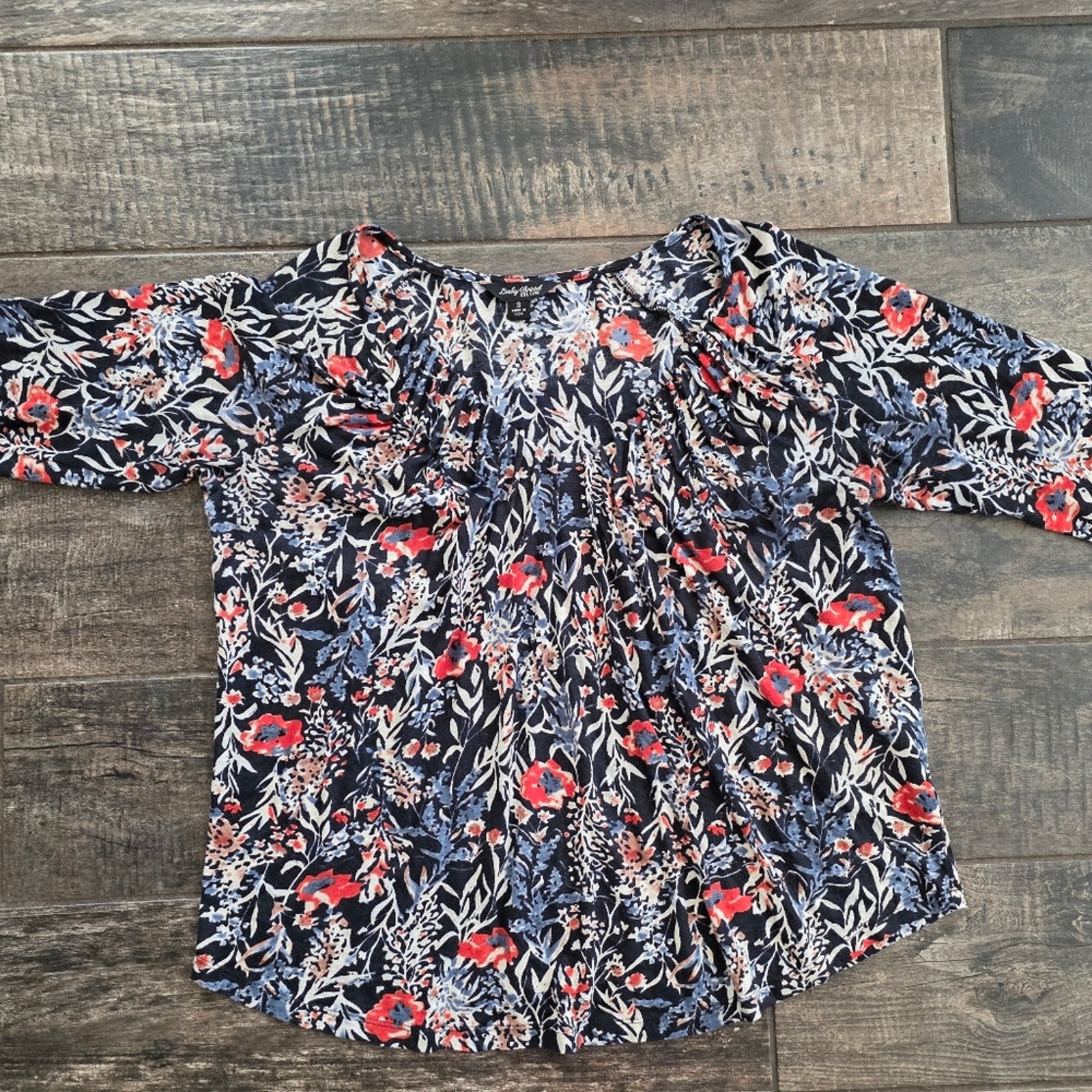 496 Lucky Brand Floral Print Blouse  Navy Red White